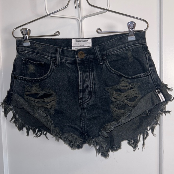 *2 FOR 40* One x One Teaspoon x Free People Bandits Black Denim Shorts Size 25 - Picture 1 of 5